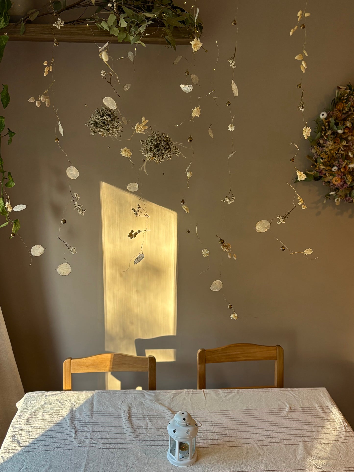 Strings of White and Gold